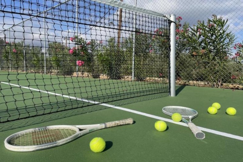 Plaka bei Chania Kreta, Plaka: 2 Luxusvillen mit Tennisplatz, Olivenhain und atemberaubendem Meerblick zu verkaufen Haus kaufen